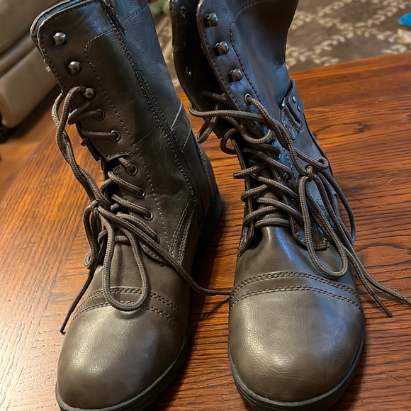 NWOT Red Circle Super Cute Boots - Picture 1 of 10